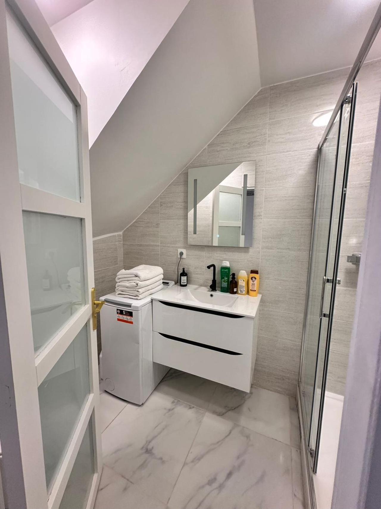 Appartement Calme Moderne Proche De Disneyland Wifi & Cafe Gratuit & Arrivee Autonome Бюсси-Сен-Жорж Экстерьер фото