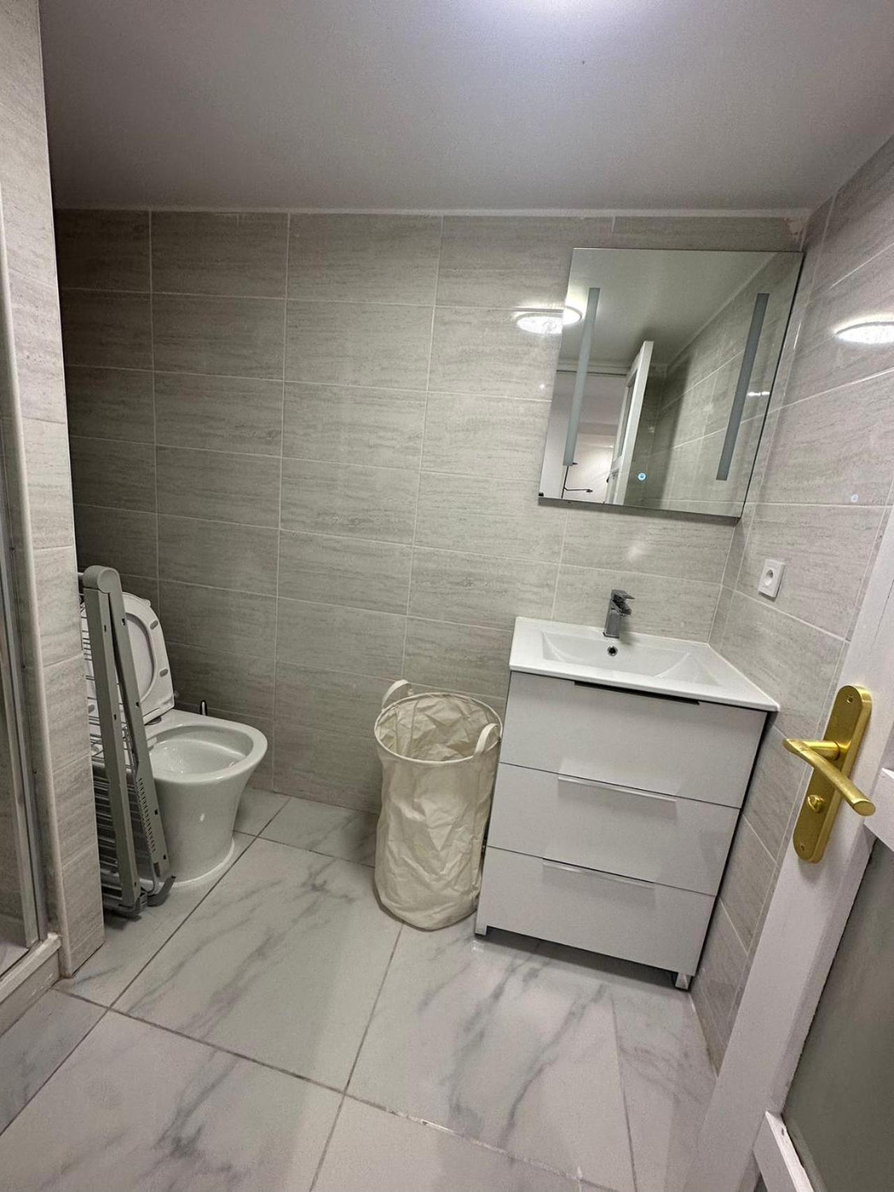Appartement Calme Moderne Proche De Disneyland Wifi & Cafe Gratuit & Arrivee Autonome Бюсси-Сен-Жорж Экстерьер фото