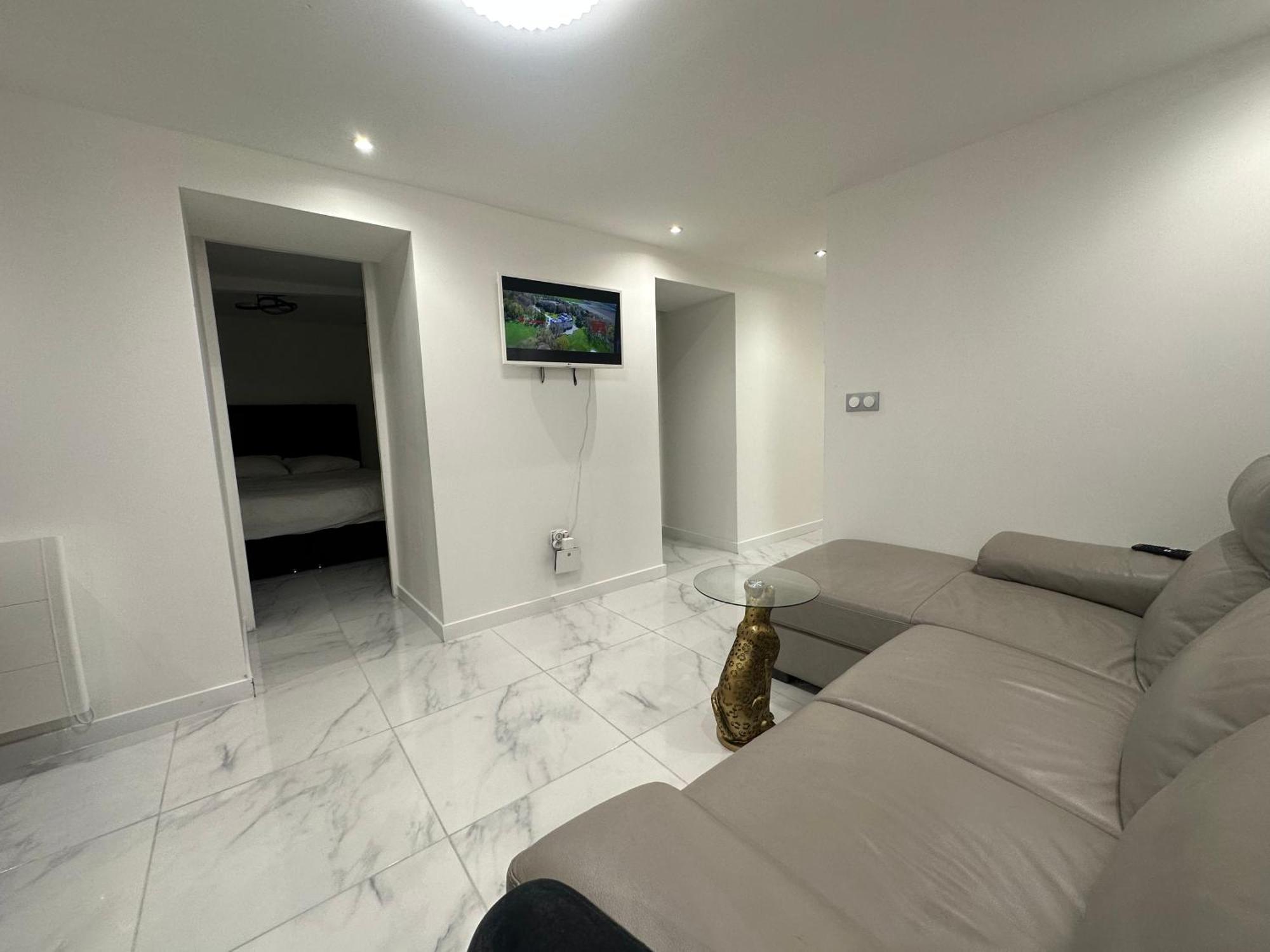 Appartement Calme Moderne Proche De Disneyland Wifi & Cafe Gratuit & Arrivee Autonome Бюсси-Сен-Жорж Экстерьер фото